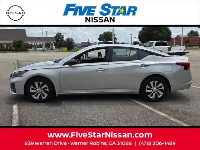Used 2025 Silver Nissan 2.5 S image 4