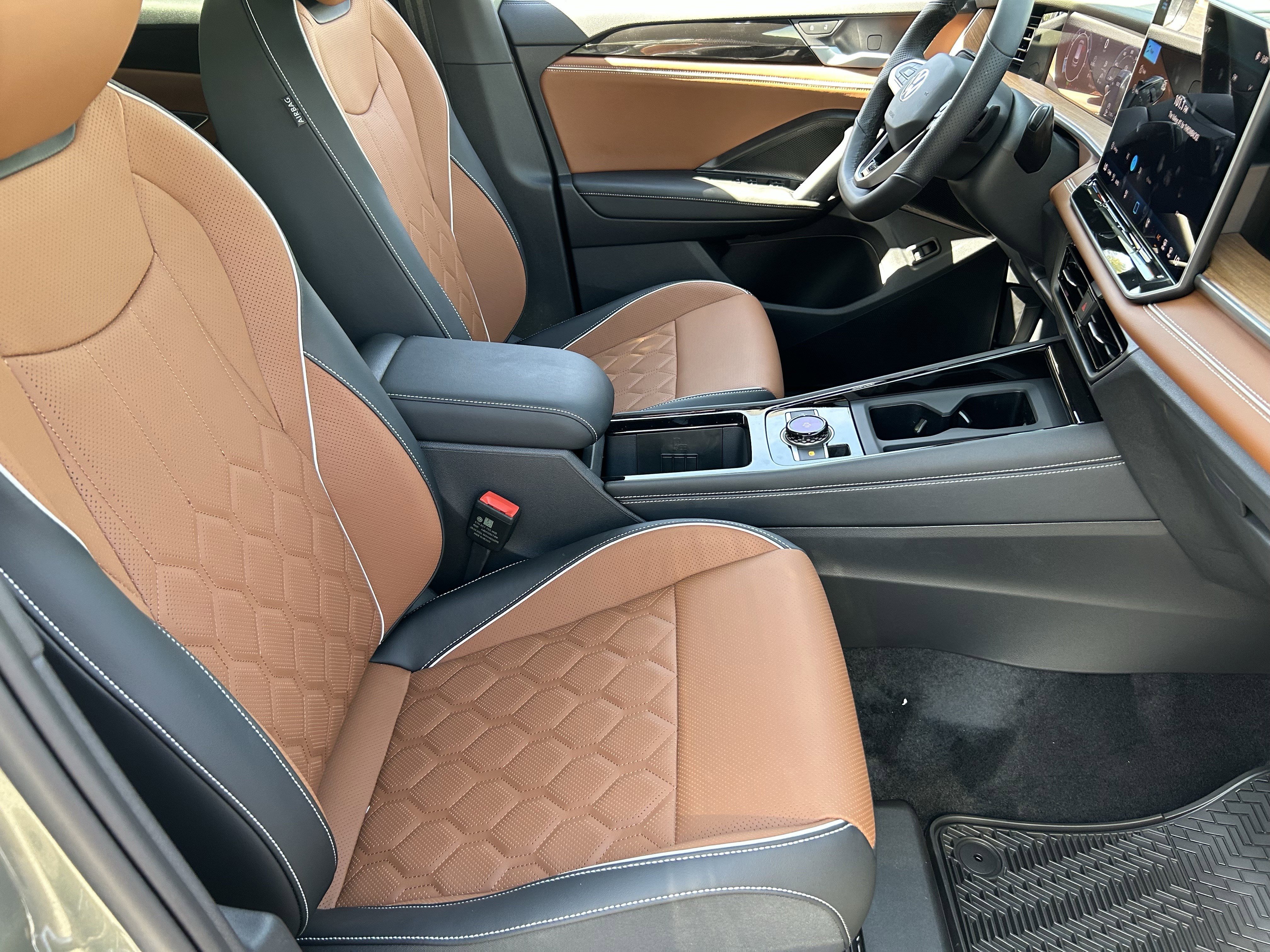 New 2026 Avocado Green w/Deep Black Roof Volkswagen SEL R-Line Turbo image 7