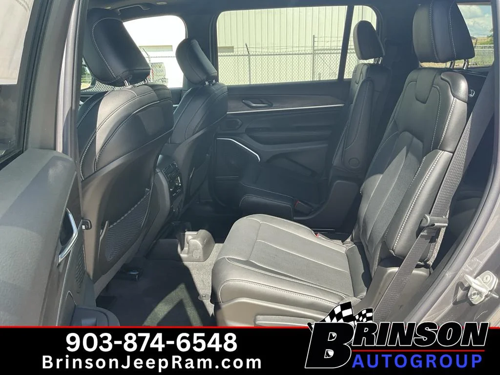 New 2026 Baltic Gray Metallic Clear-Coat Exterior Paint Jeep Limited Reserve image 8