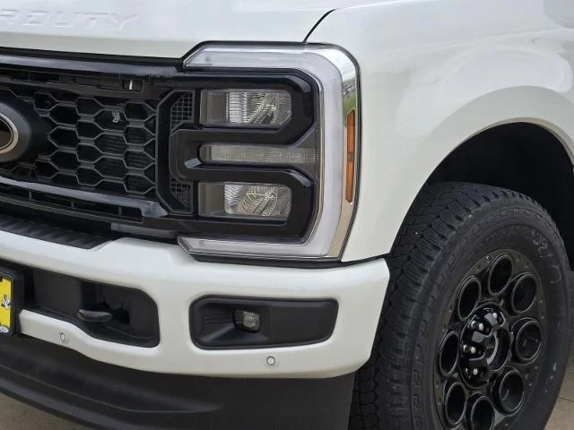 New 2026 Star White Metallic Tri-Coat Ford F-250® Lariat® image 25