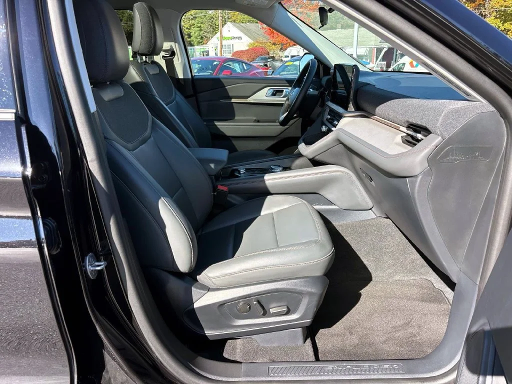 Used 2026 Black Metallic Ford Active image 20