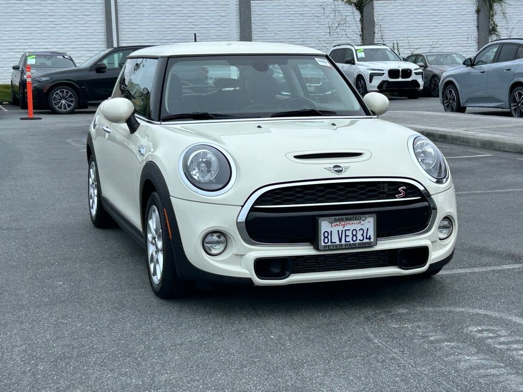 Used 2019 Pepper White MINI Classic image 7