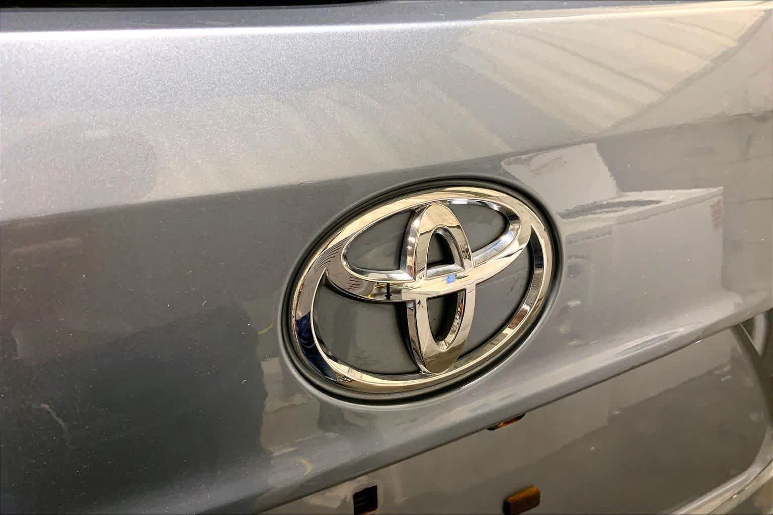 Used 2022 Moon Dust Toyota XLE image 31
