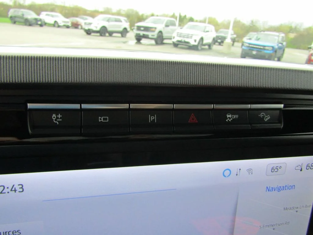 Used 2022 Agate Black Metallic Ford Platinum image 34