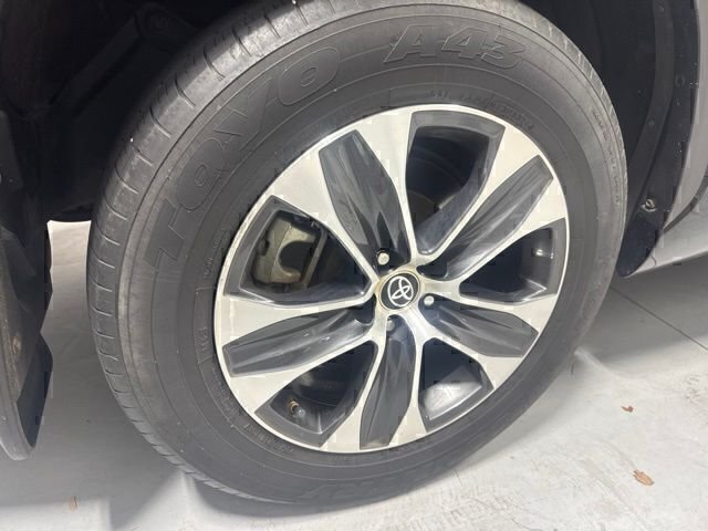 Used 2021 Brown Toyota XLE image 6