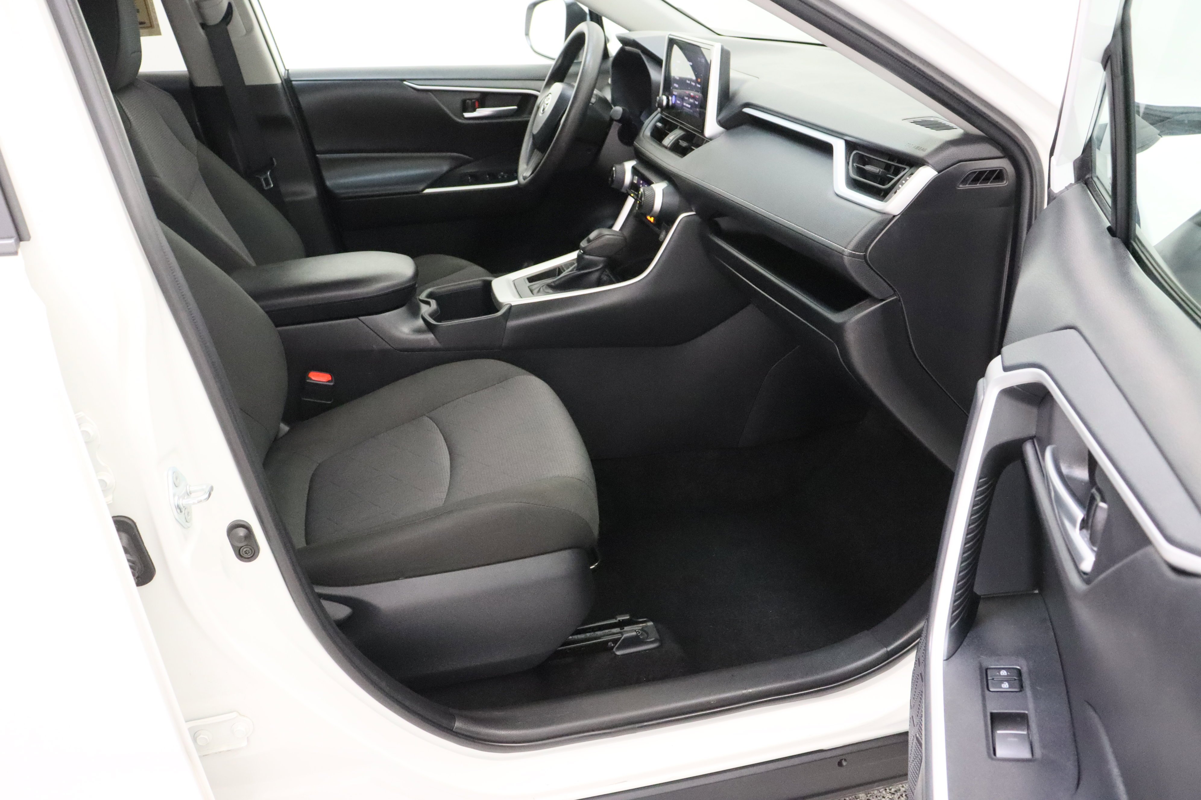 Used 2025 Ice Cap Toyota XLE 2.5L image 36