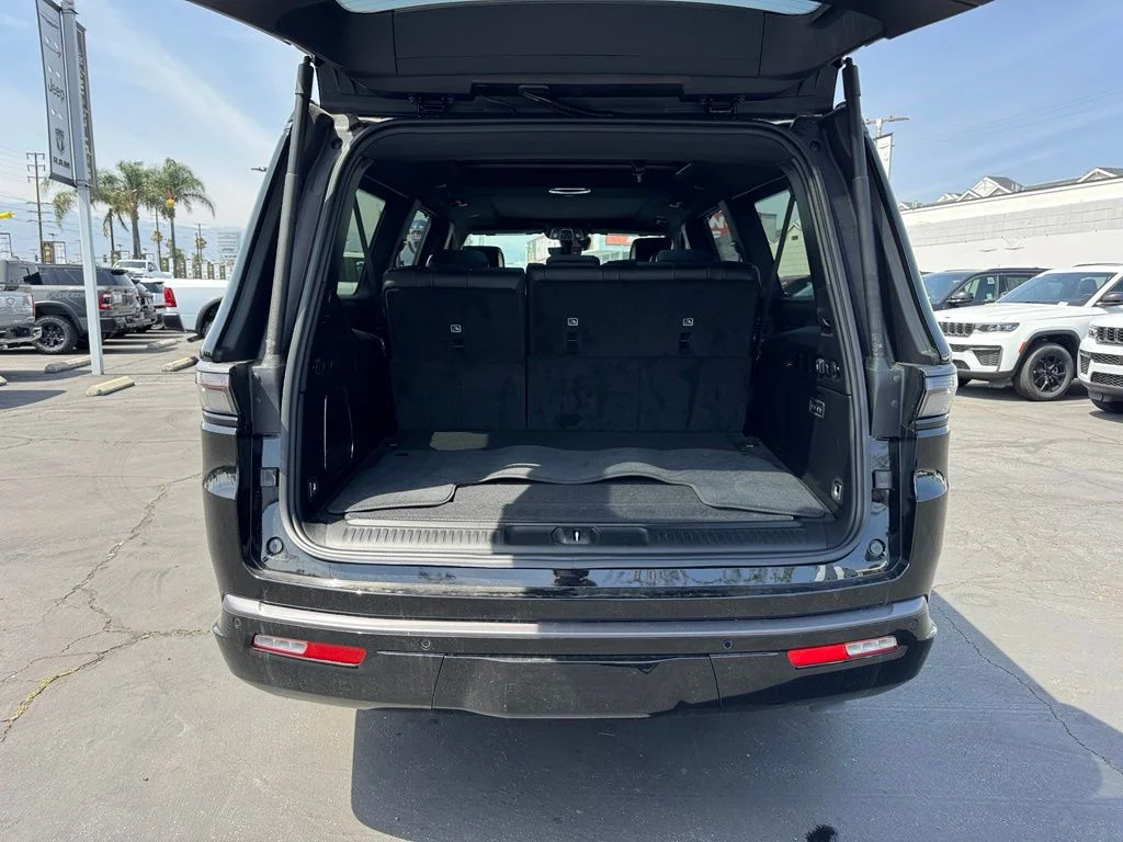 New 2026 High Gloss Black Exterior Paint Jeep Limited Reserve image 15