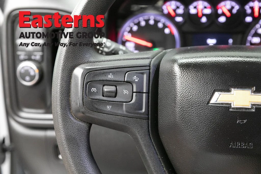 Used 2023 White Chevrolet Custom image 15