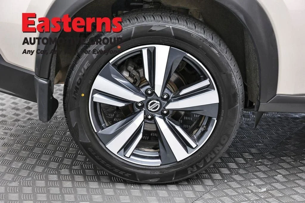 Used 2021 Gold Nissan SL image 34