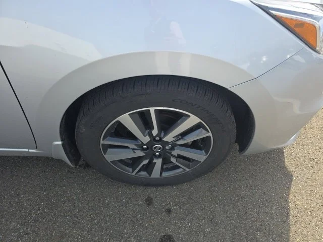 Used 2022 Silver Nissan 1.6 SV image 5