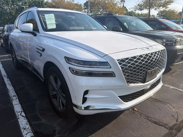 Used 2021 White Genesis 3.5T image 1