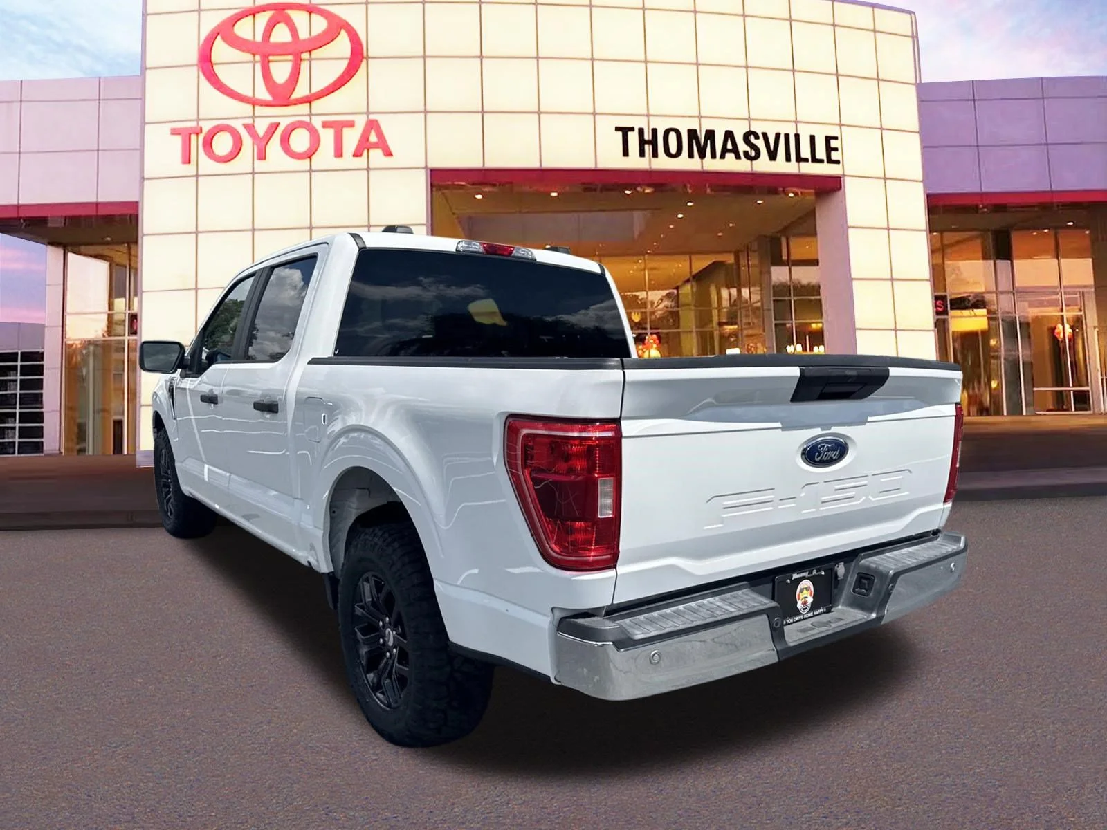 Used 2023 Oxford White Ford XLT image 7