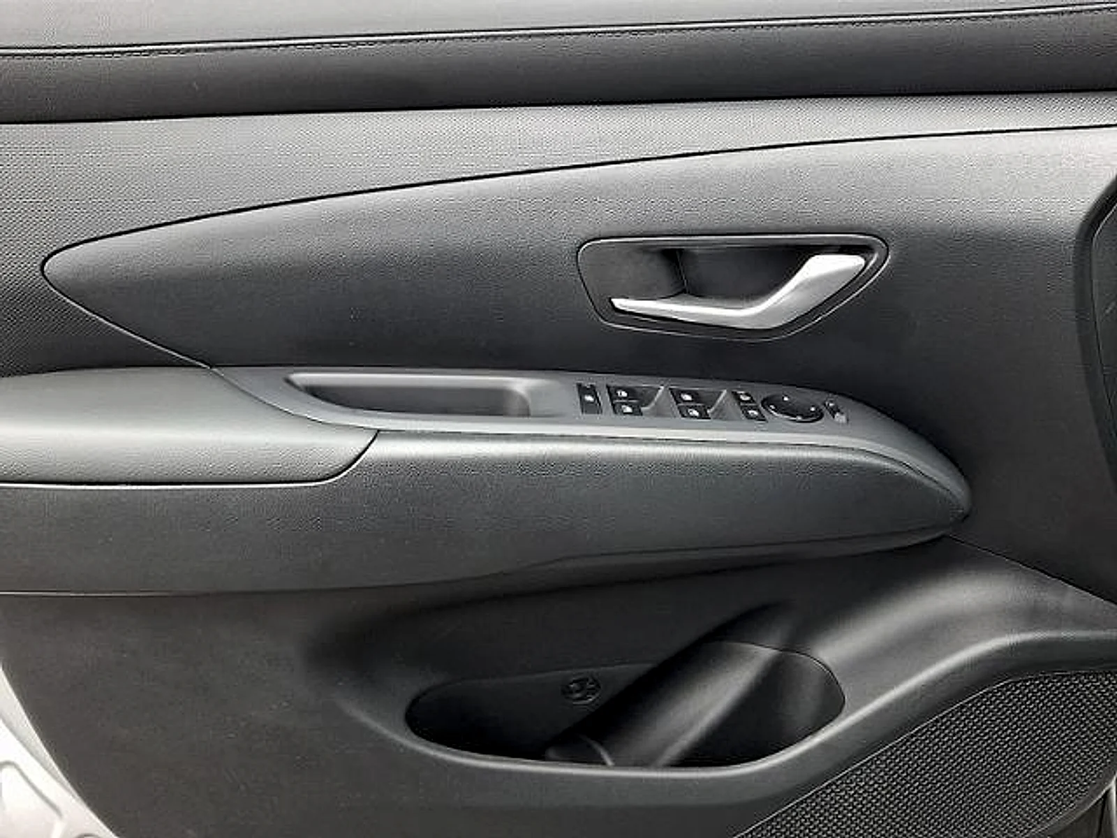 Used 2025 Shimmering Silver Hyundai SEL image 10