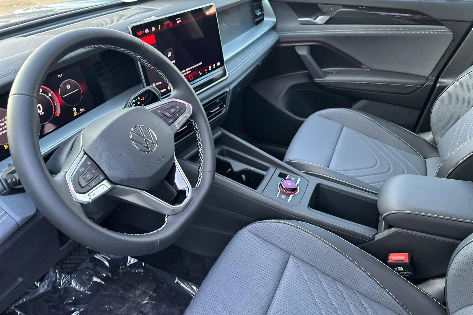 New 2026 Monterey Blue Pearl Volkswagen SE image 10