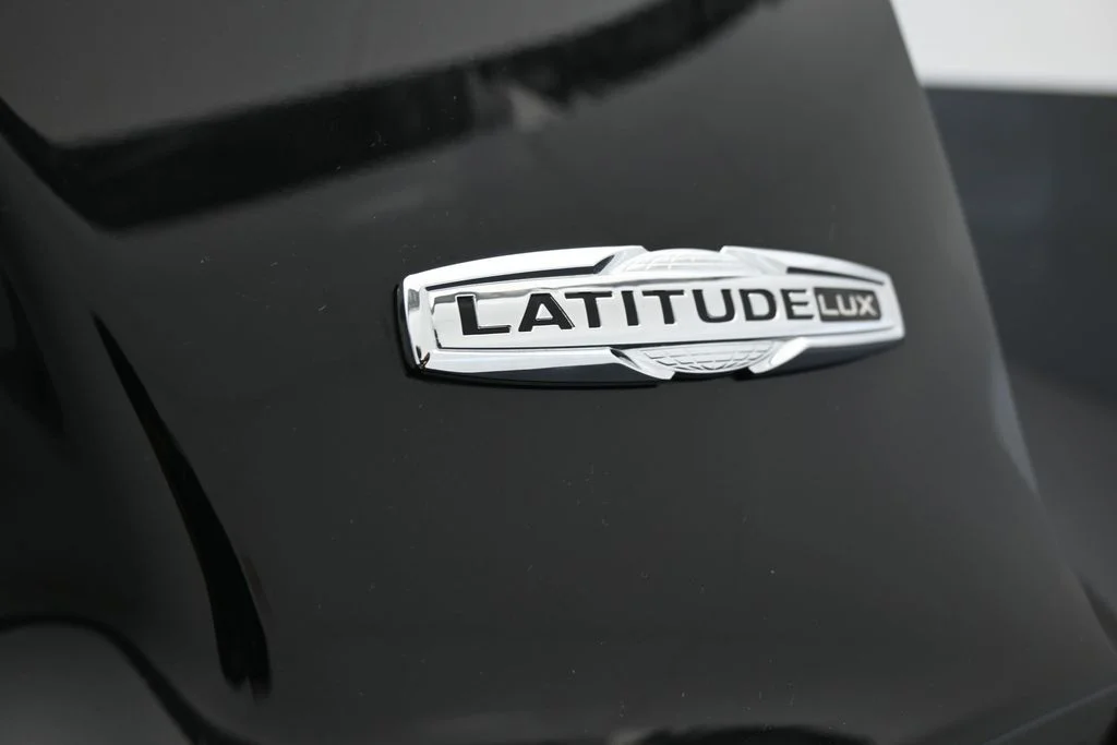 Used 2022 Diamond Black Crystal Pearlcoat Jeep Latitude Lux image 32