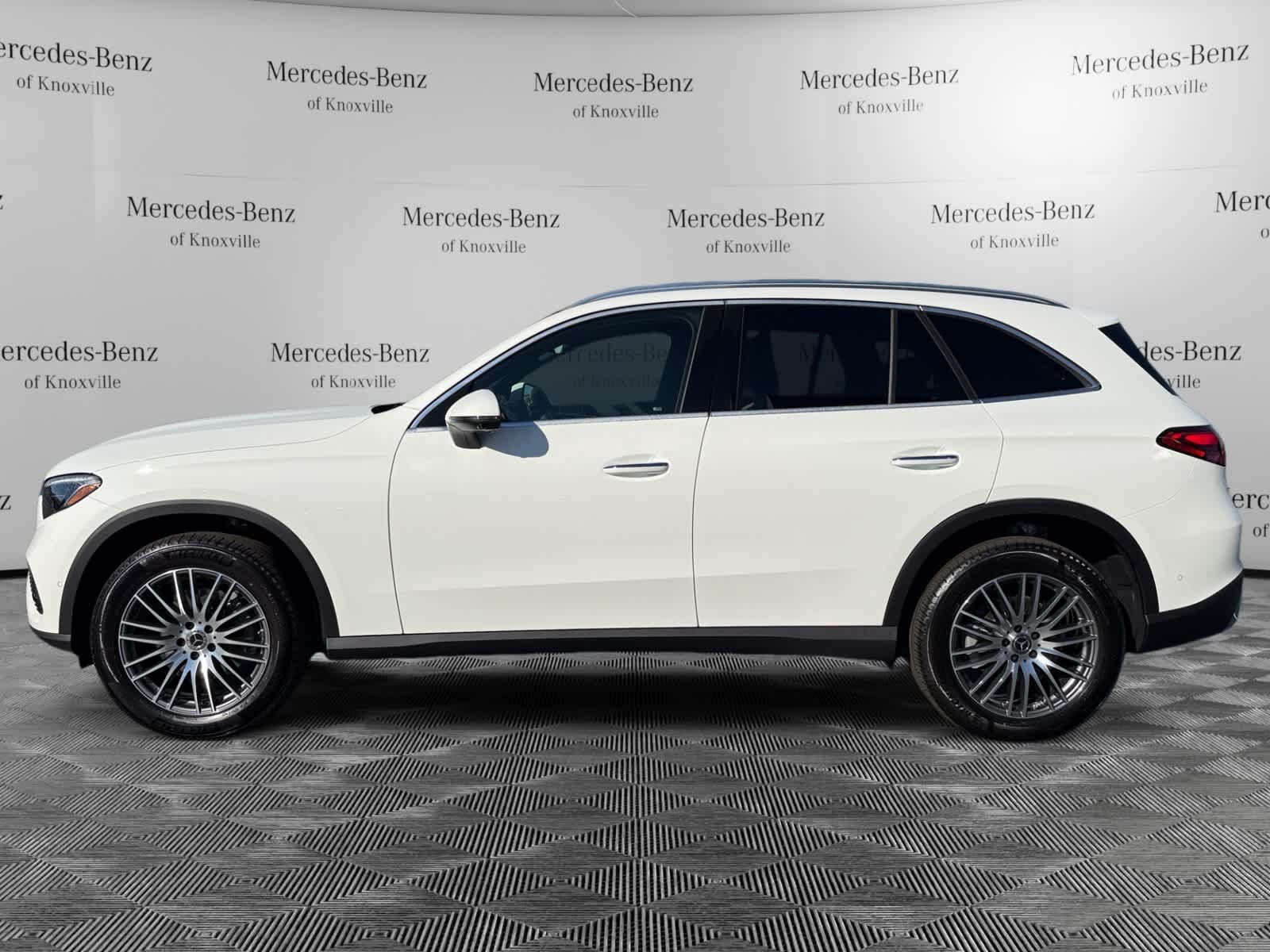 New 2027 Polar White Mercedes-Benz GLC 300 image 2