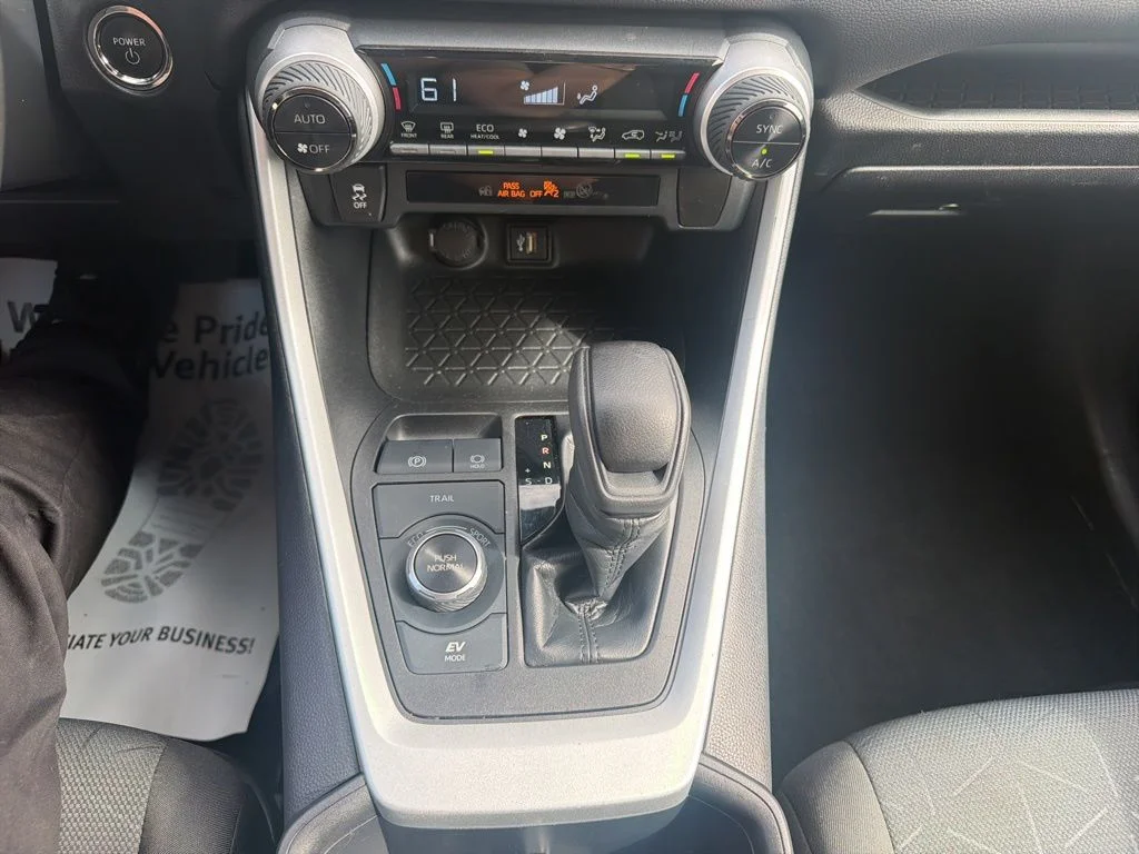 Used 2023 White Toyota XLE image 33