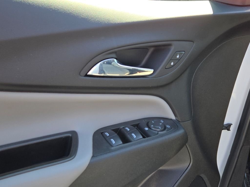 Used 2023 White Chevrolet LT image 18