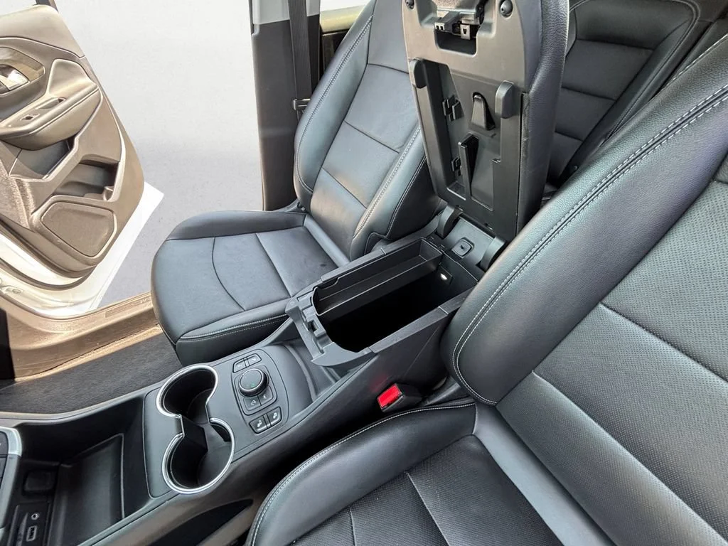Used 2024 Summit White GMC SLT image 12