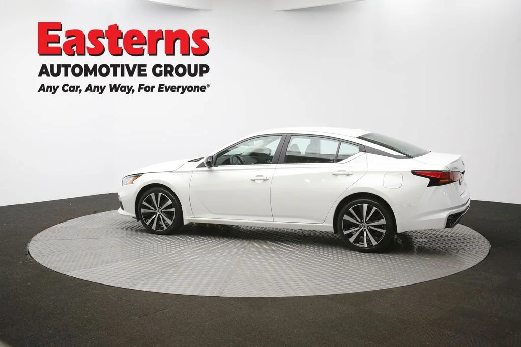 Used 2022 White Nissan 2.5 SR image 57