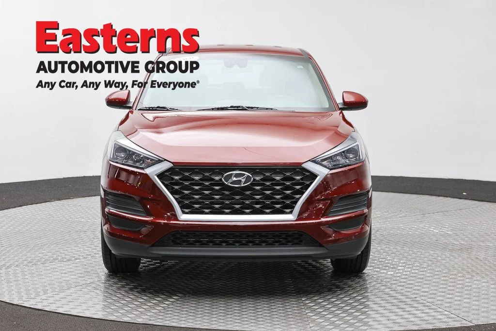 Used 2020 Red Hyundai SE image 2
