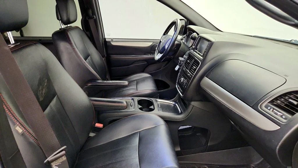 Used 2018 Black Onyx Crystal Pearlcoat Dodge GT Wagon image 23