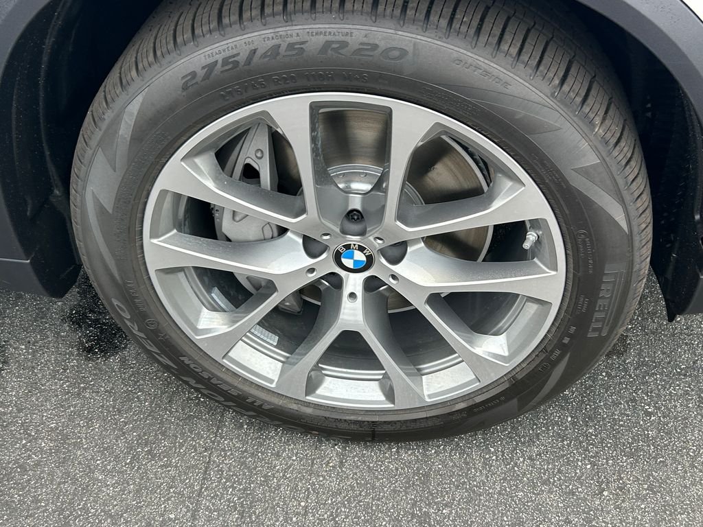 New 2026 Mineral White Metallic BMW xDrive50e image 3
