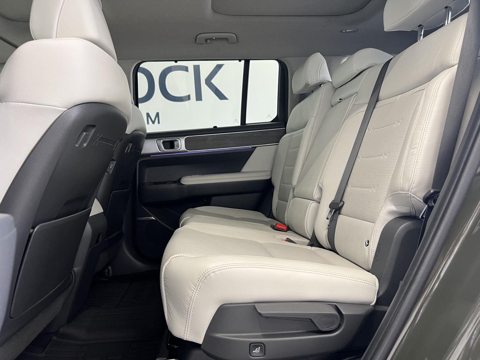 Used 2024 Rockwood Green Hyundai Limited image 24