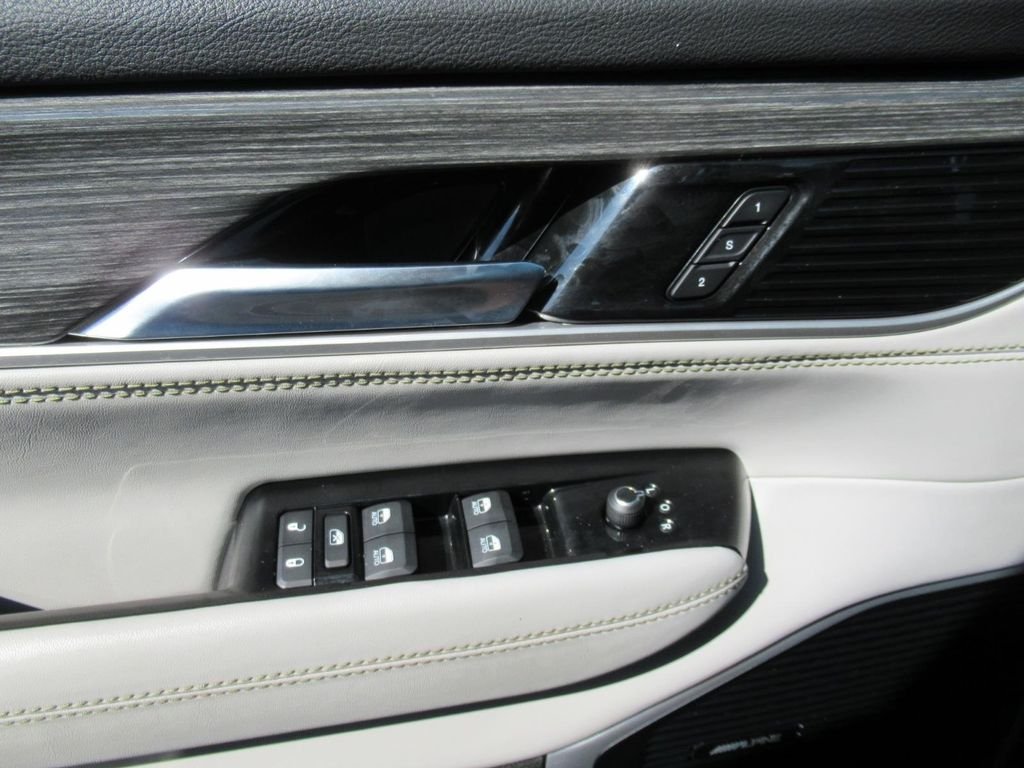 Used 2022 White Jeep Series II image 21
