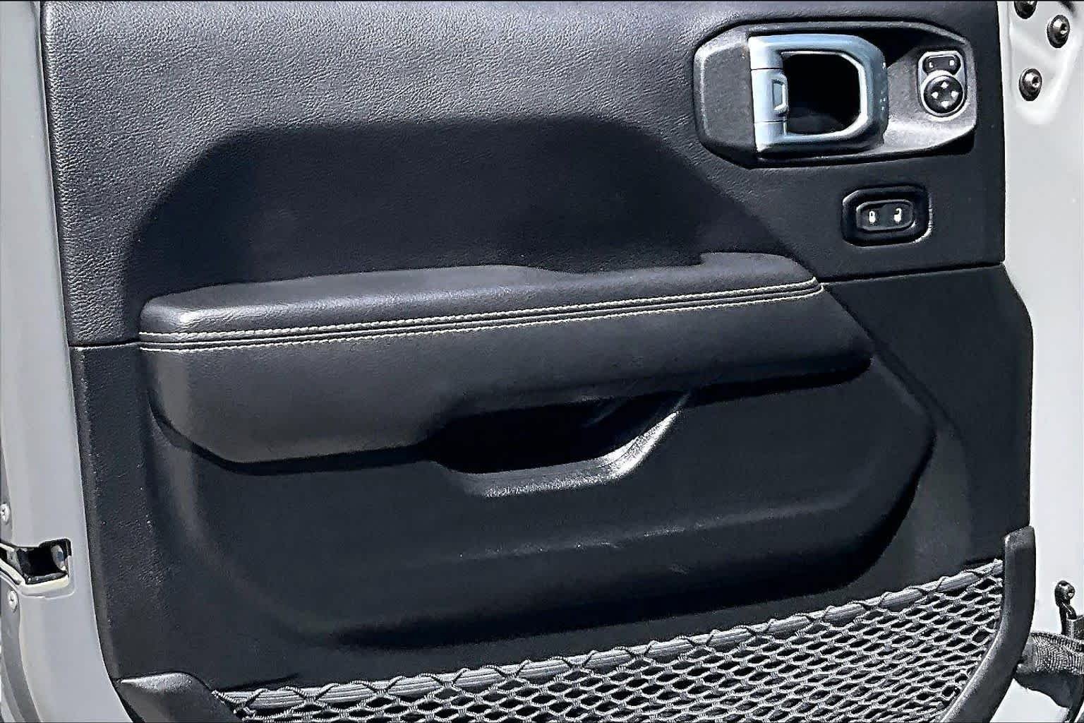 Used 2023 Sting-Gray Clearcoat Jeep Sahara image 25