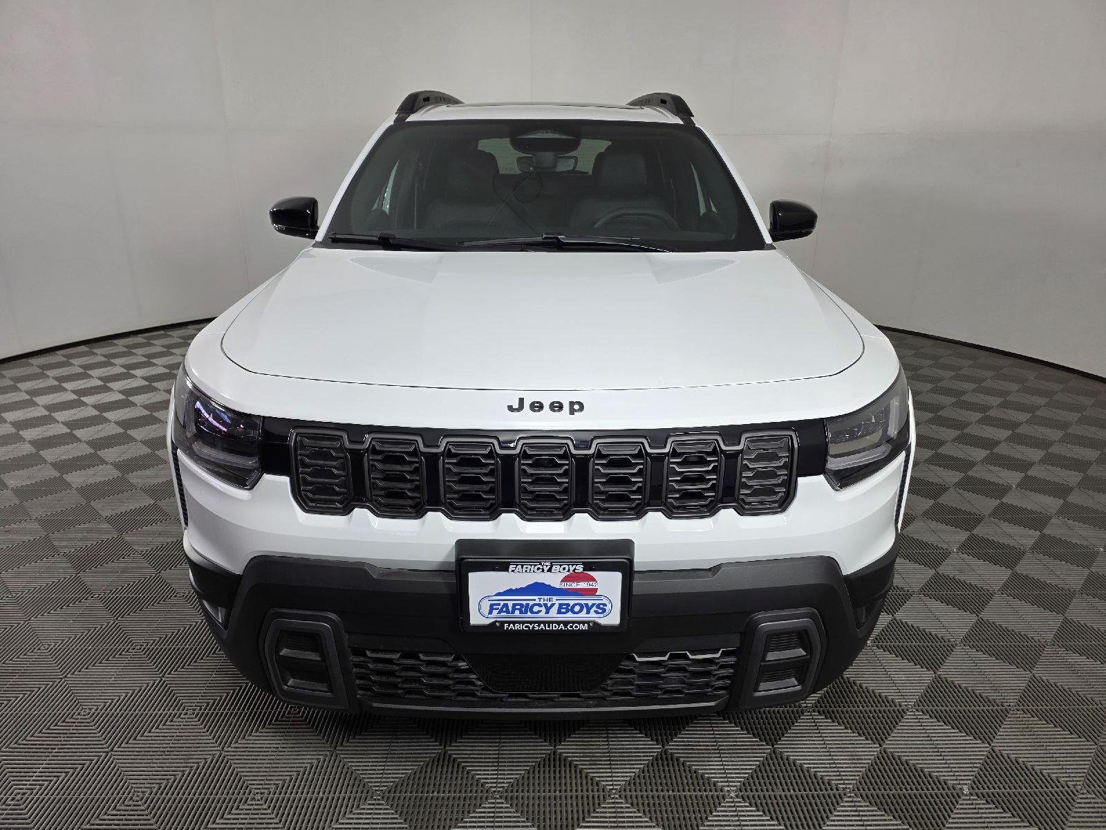 New 2026 Bright White Clear-Coat Exterior Paint Jeep Limited image 11