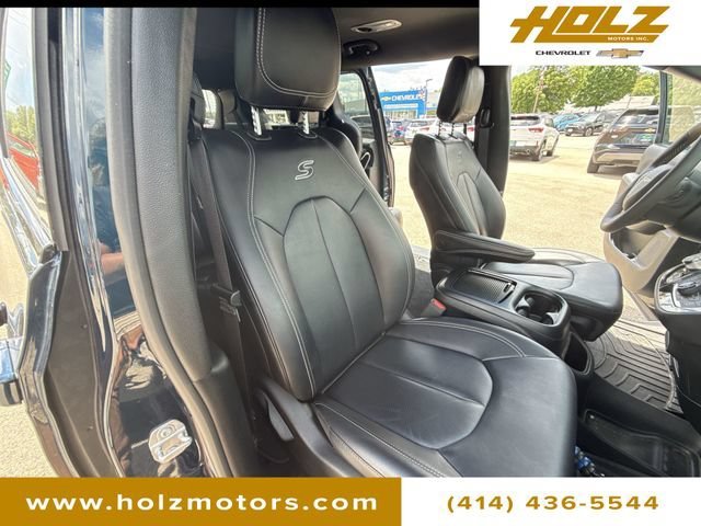 Used 2024 Blue Chrysler Touring L image 27