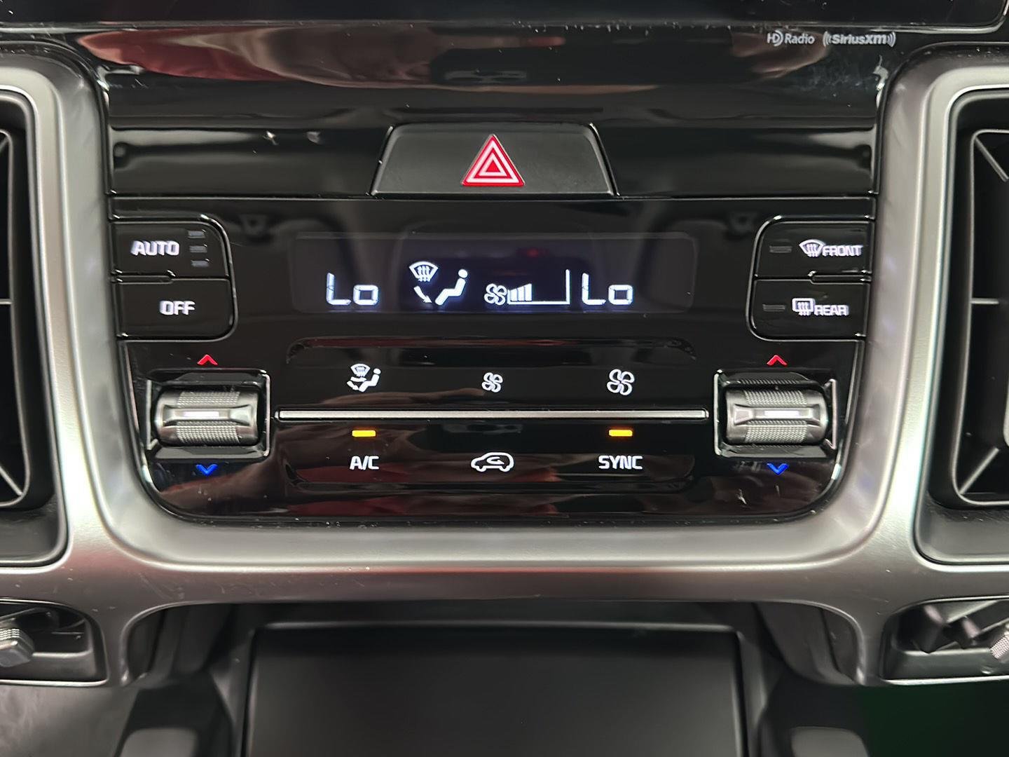 Used 2022 Glacial White Pearl Kia  image 33