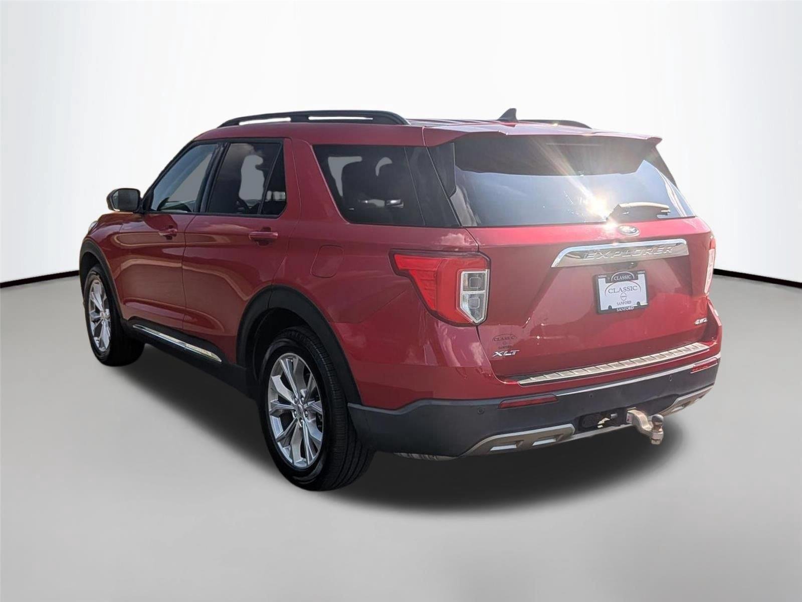 Used 2021 Rapid Red Metallic Tinted Clearcoat Ford XLT image 3