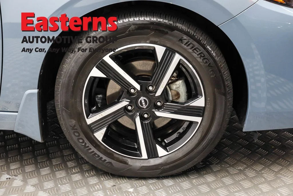 Used 2024 Gray Nissan SV image 30