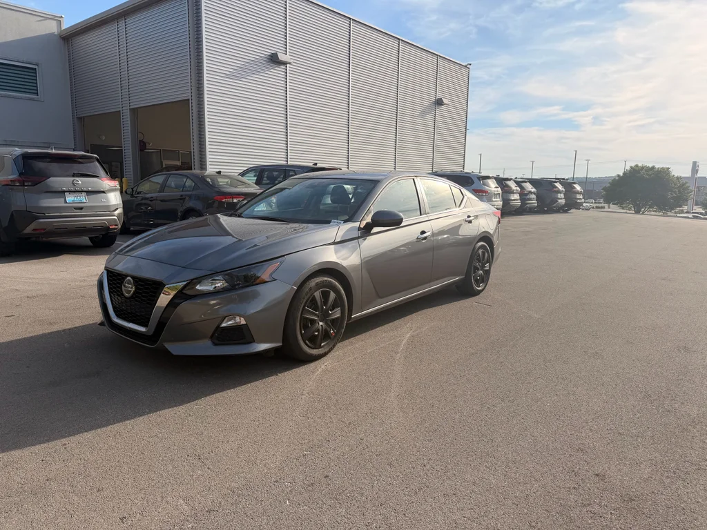 Used 2022 Gun Metallic Nissan 2.5 S image 1