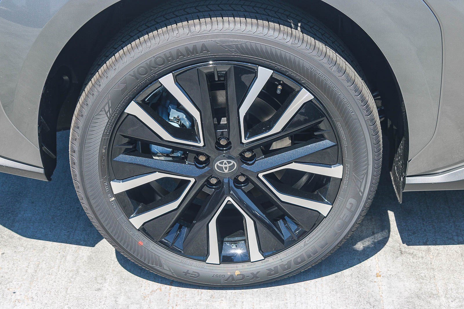 New 2026 Heavy Metal with Midnight Black Metallic roof <sup>1</sup> Toyota  Limited image 11