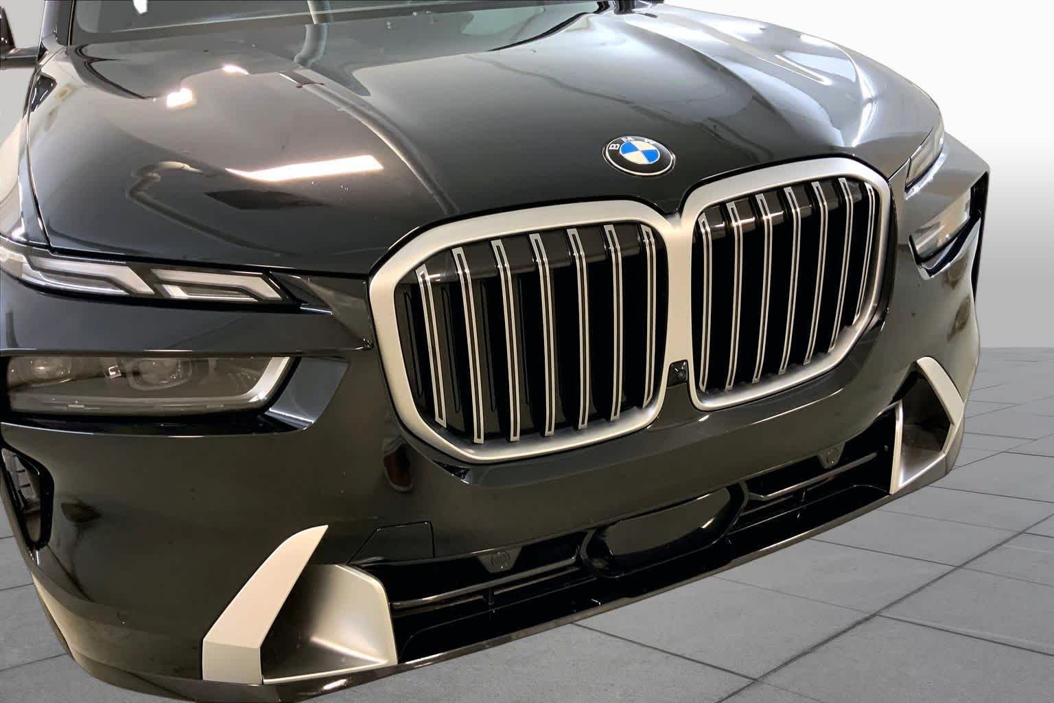 Used 2025 Black Sapphire Metallic BMW xDrive40i image 32