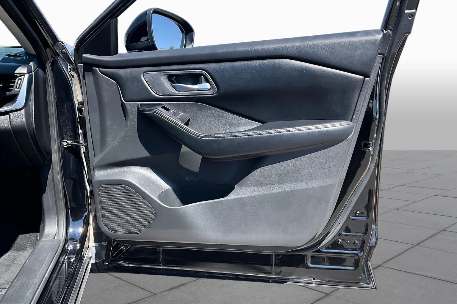 Used 2025 Super Black Nissan SV image 21