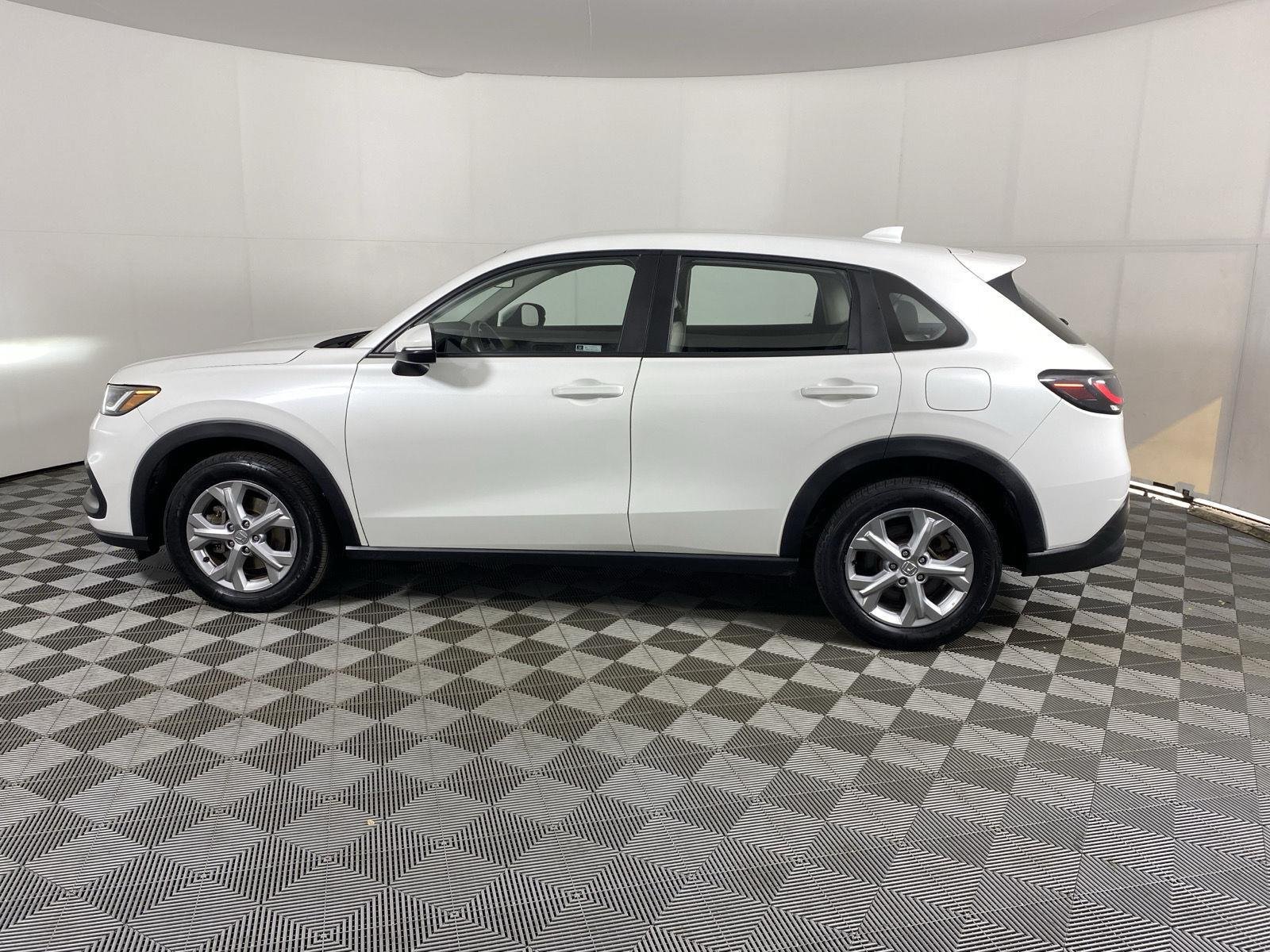 Used 2024 Platinum White Pearl Honda LX image 4