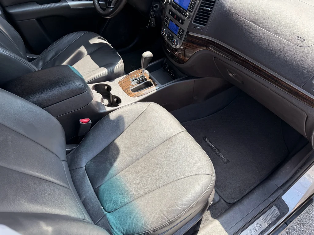 Used 2010 Radiant Silver Hyundai Limited image 21