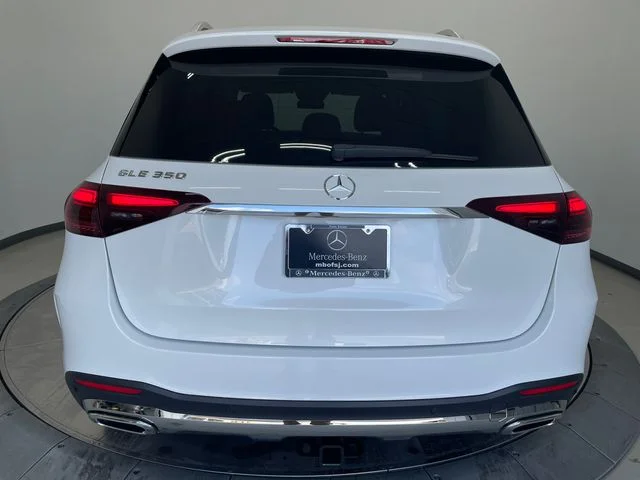 New 2026 MANUFAKTUR Moonlight White Metallic Mercedes-Benz GLE 350 image 13