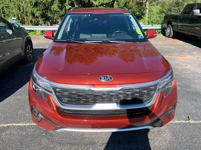 Used 2021 Orange Kia S image 10