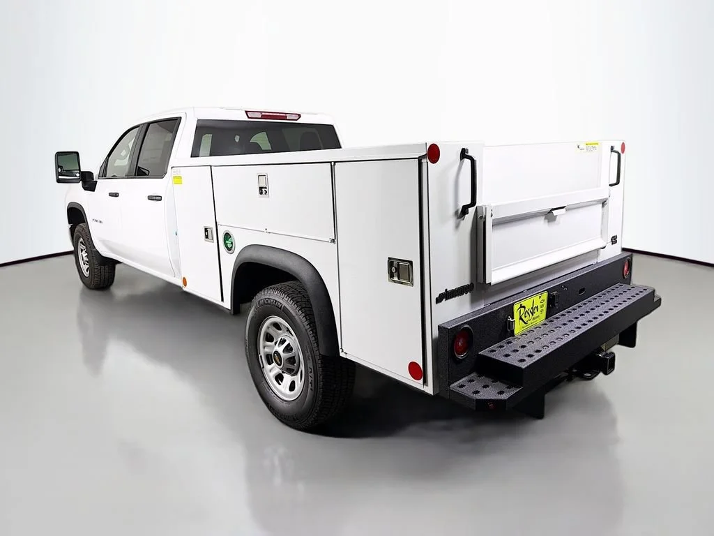 New 2026 Summit White Chevrolet WT image 7
