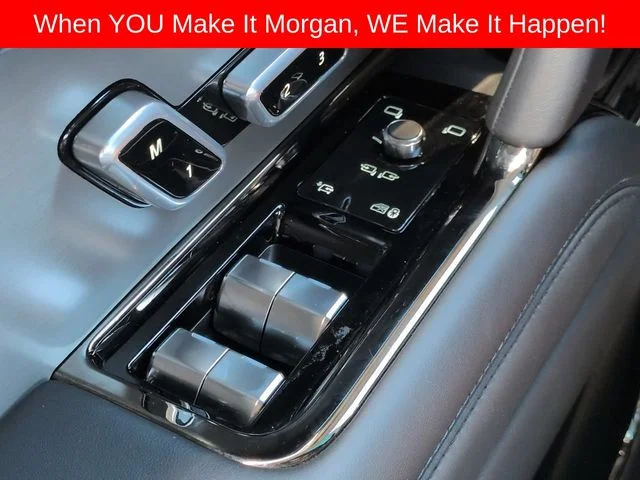 Used 2025  Land Rover Dynamic SE image 27