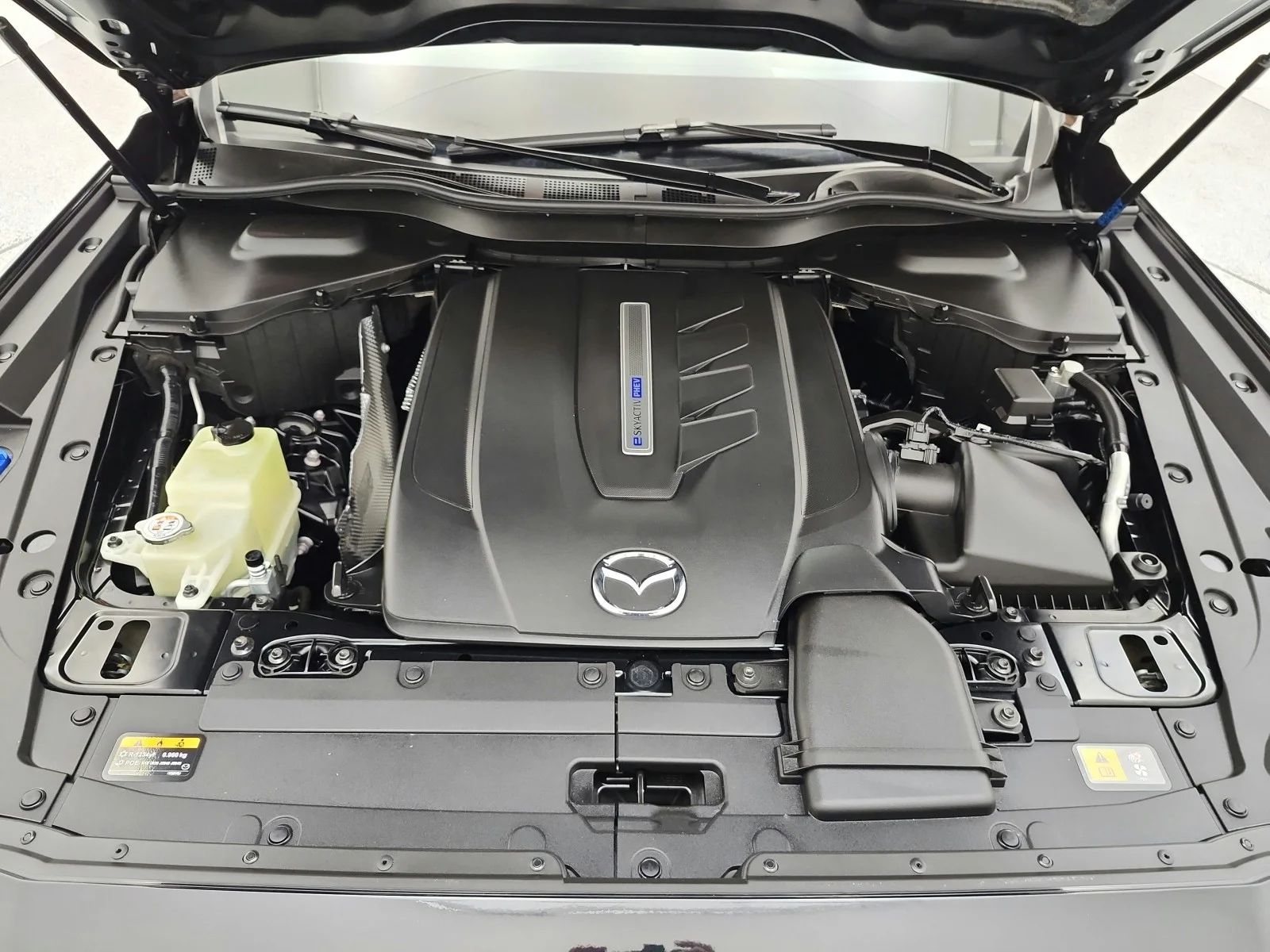 Used 2025 Jet Black Mica Mazda Premium Package AWD image 17