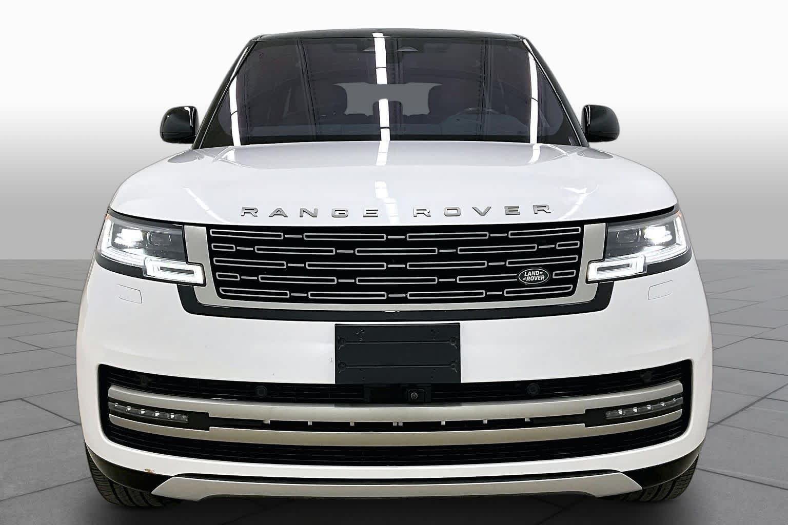 Used 2023 Icy White SV Bespoke Special Effect Gloss Land Rover SE image 4