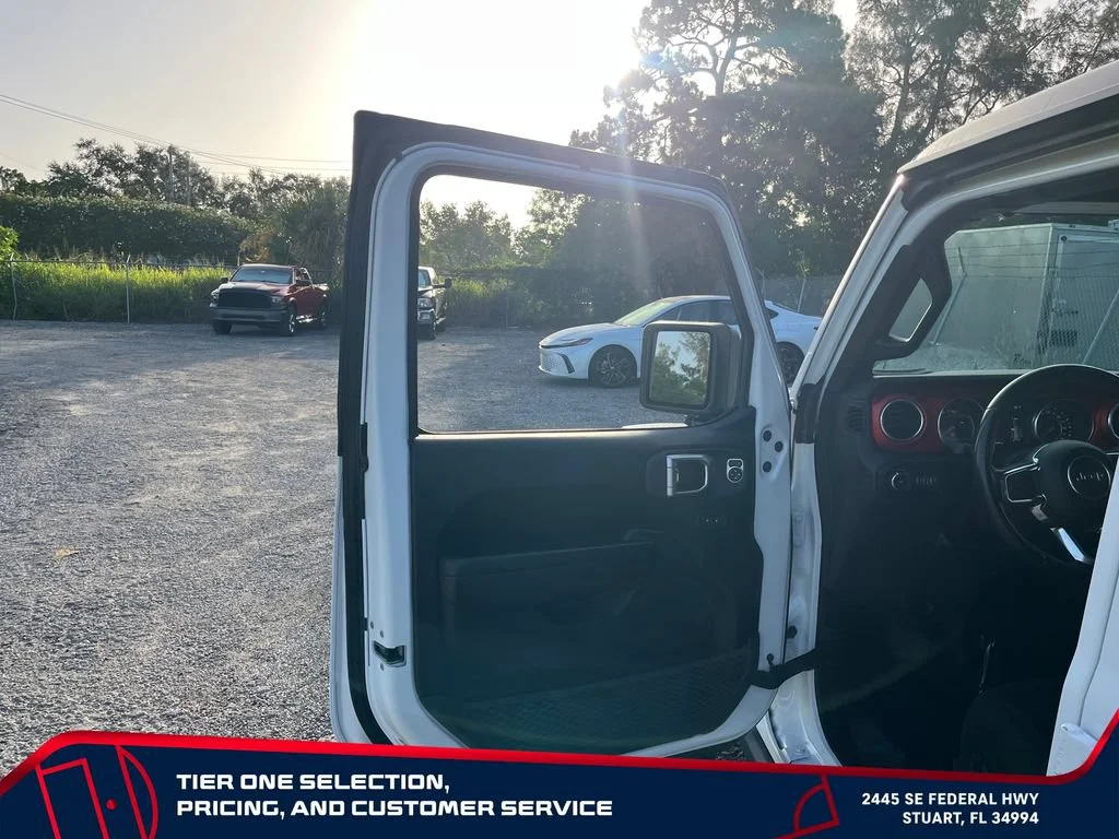 Used 2020 White Jeep Rubicon 4x4 image 11