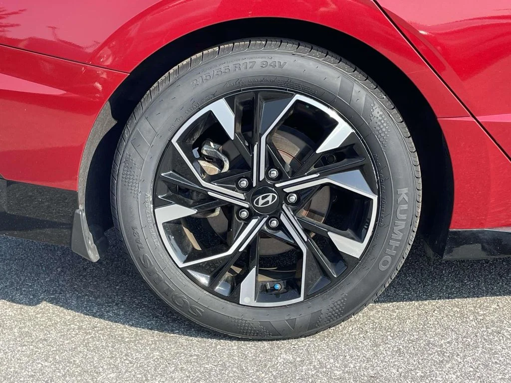 Used 2024 Ultimate Red Hyundai SEL image 32