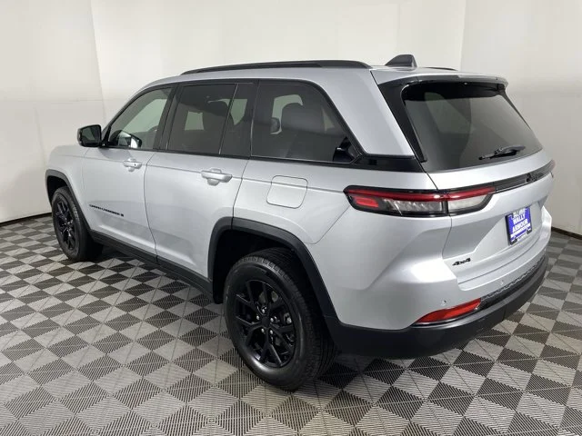 Used 2024 Silver Jeep Altitude X image 10